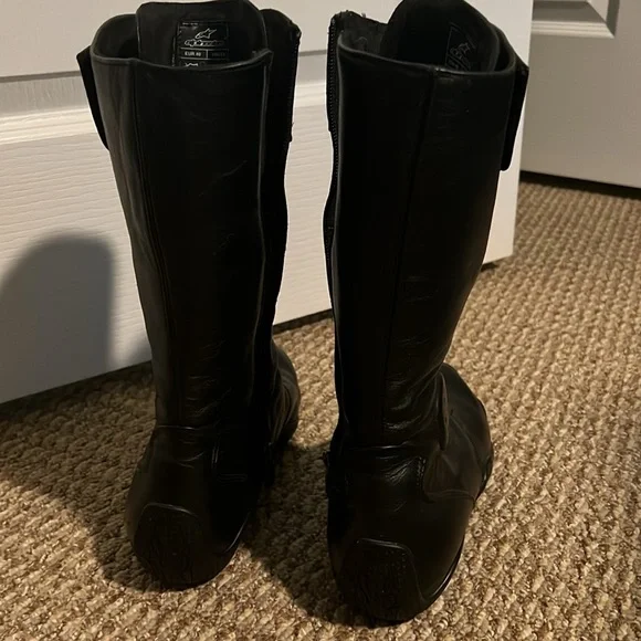 Women motorcycle boots. Excellent condition. Size 8.5. - Picture 2 of 4